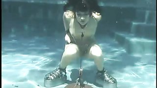 Ahogando a mi esclava en estilo hardcore