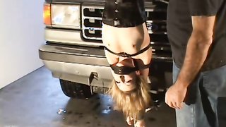 マスターがセックスドールを極端危険ゲームに使う