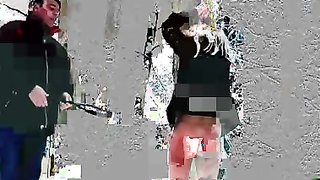 Schmerzhaftes Winter-Versohlen mit fast nackter blonder Puppe