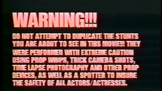 Rubia dominada recibe buen trato en el baño