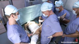 Dana Vespoli en un gangbang hardcore