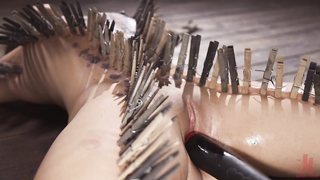 Victoria Voxxx in Brünette, Extrem, Maledom, MILF, Folter