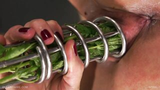 クイーンスネーク：苦痛のスパイラル – 終わりなき束縛