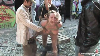 ロープ吊りはどこでも可能、外でも