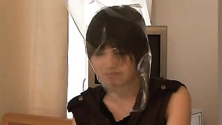 Sauerstoffmangel wird dieser Schönheit helfen, viel unterwürfiger zu werden