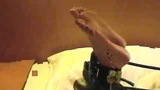 Acción impresionante de fetiche de pies con chica de suelas hermosas