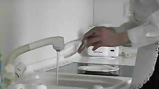 Daughter didn't wash the dishes, she is going to suffer badly