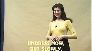 Meister versohlt hübsche amateur Babe zum ersten Mal in ihrem Leben