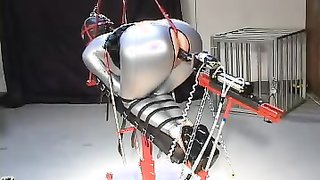 Machine fucks a fat bitch in her wet shaved cunt