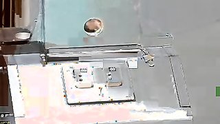 Sklavin in Kiste gebracht, um Körper und Seele zu foltern