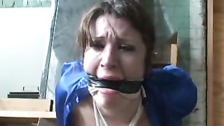 Rojo gordo cachondo secuestra a bebé y la ata